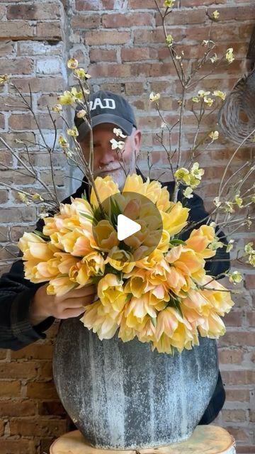 E͏P͏O͏C͏H͏ F͏L͏O͏R͏A͏L͏ on Instagram: "TULPE• just add dogwood …. #tulpe #tulpen #tulp #tulipa #tulipes #daddy #dogwood #design #happyeaster" Fresh Tulip Arrangements, Tulip Arrangements, Tulips Arrangement, Entertainment Table, Fresh Flowers Arrangements, Flower Arranging, Table Centers, Fresh Flower, Table Ideas