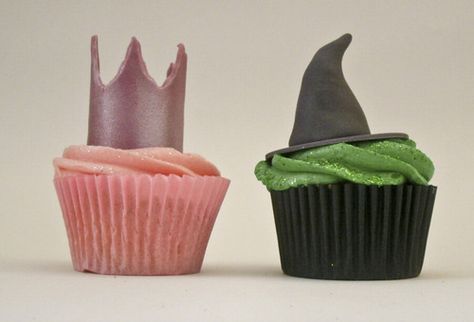 Glinda and Elphaba cakes Wicked Cake Musical, Wicked Cake Ideas, Wicked Cookies, Wicked Cupcakes, Wicked Cake, Wicked Quotes, Wicked Stuff, Wicked Party, Poppy Birthday