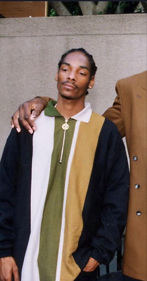 90s Black Artist, Young Snoop Dogg, 90s Rap Aesthetic, 2000s Celebrities, Gangsta Rapper, 90s Black Men, Black American Culture, 90s Rappers Aesthetic, 90s Rappers