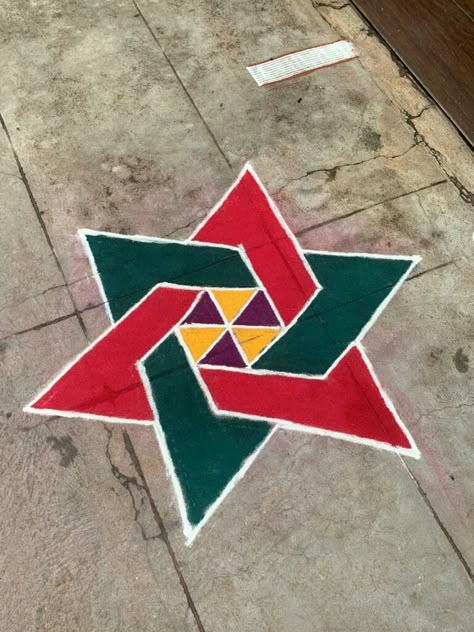 Large Rangoli Designs, Attractive Rangoli Designs, Artistic Rangoli, Mathematical Shapes, Wall Painting Flowers, Temple Ideas, Simple Flower Rangoli, Diwali Rangoli Designs, Rangoli Designs For Competition