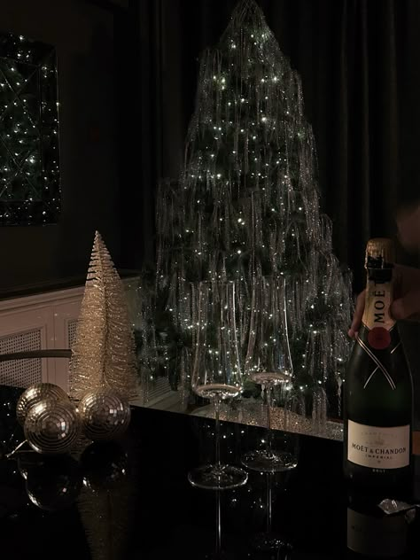 luxury christmas aesthetic | E N A Rich Christmas Party, Rich Christmas Aesthetic, Luxury Christmas Aesthetic, Holiday Party Aesthetic, Black Tie Christmas Party, Boujee Christmas, Rich Christmas, Christmas Content, Elegant Christmas Party