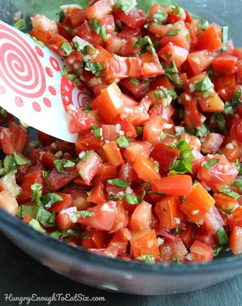 The irresistible combo of basil, garlic and fresh tomatoes come together in this flavorful, summery salsa. Fresh Salsa Recipe, Fresh Tomato Recipes, Salsa Recipes, Basil Recipes, Fresh Salsa, Homemade Salsa, Pesto Recipe, Salsa Recipe, Tomato Basil