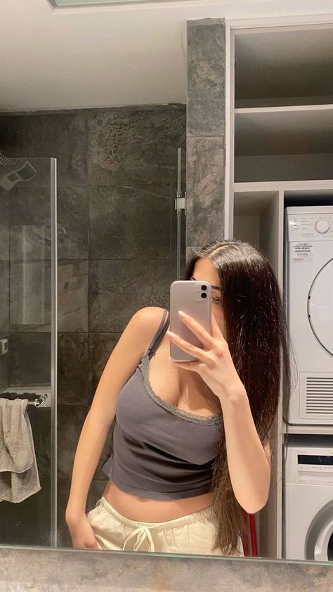 Cleavage Outfit Casual, Cleavage Outfit, Deep Neck Dress, Snap Selfie, Bra Photos, Doctor Outfit, Black Hair With Highlights, Girlfriend Goals, Selfie Poses Instagram