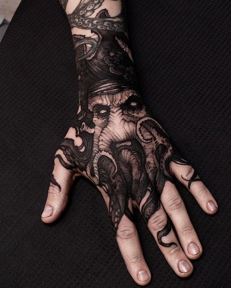 Davy Jones Tattoo, Octopus Monster, Pirate Tattoo, Libra Tattoo, Movie Tattoo, Davy Jones, New Tattoo, Pirates Of The Caribbean, Tattoo Artist