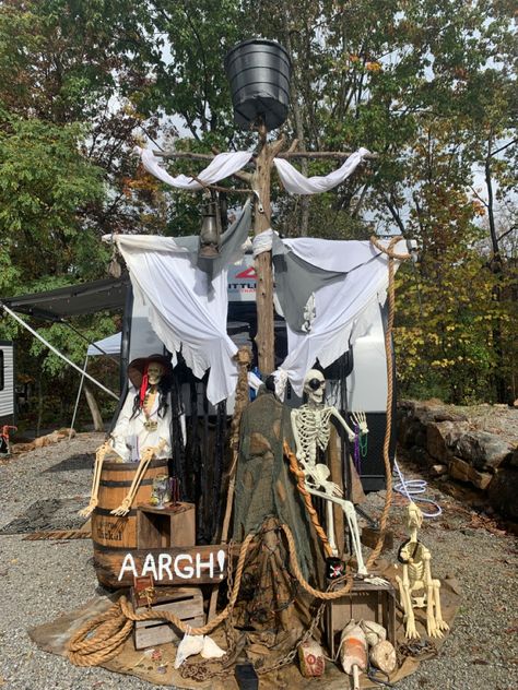 Pirates Of The Caribbean Trunk Or Treat Ideas, Pirate Theme Trunk Or Treat, Pirates Of The Caribbean Trunk Or Treat, Pirate Trunk Or Treat, Pirate Ship Halloween, Camper Halloween, Halloween Camping Decorations, Pirate House, Pirate Decorations