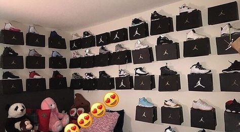 Shoe Boxes On Wall, Baddie Room, Sneaker Closet, Sneaker Storage, Shoe Wall, Aesthetic Interior, Decoration Aesthetic, New Room Ideas, Glam Room