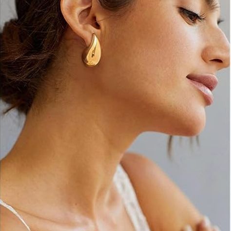 Looking for statement earrings that will elevate any outfit? These large teardrop earrings are shiny, minimalist, oval, timeless earrings teardrop-shaped-elegant earrings. Big Dangle Earrings, Large Drop Earrings, Black Drop Earrings, Water Drop Earrings, Chunky Gold Hoop Earrings, Black Earrings Dangle, Women's Fashion Set, Chunky Earrings, Gold Choker Necklace