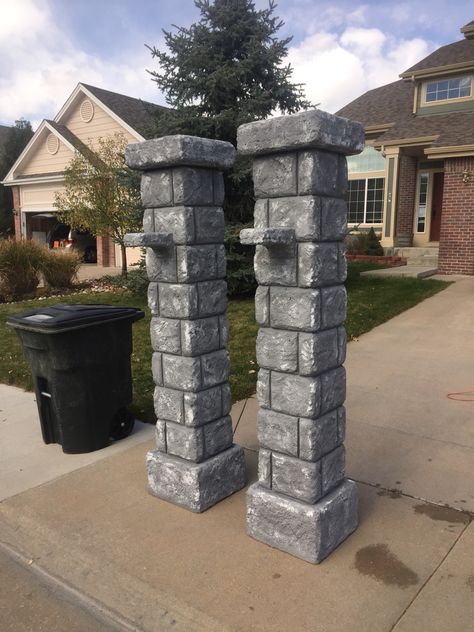 Halloween columns Cemetary Columns Diy, Diy Halloween Columns, Halloween Driveway Arch, Diy Pillars, Diy Halloween Pillars, Halloween Pillars, Halloween Columns, Cemetery Fence, Halloween Fence