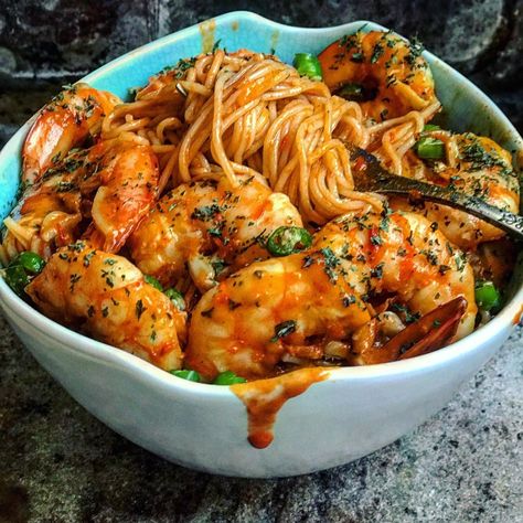 Easy Prawn Recipes, Prawn Noodles, Stir Fry Noodles Recipe, Prawn Stir Fry, Easy Chilli, Fried Noodles Recipe, Chilli Prawns, Fry Noodles, Prawn Dishes