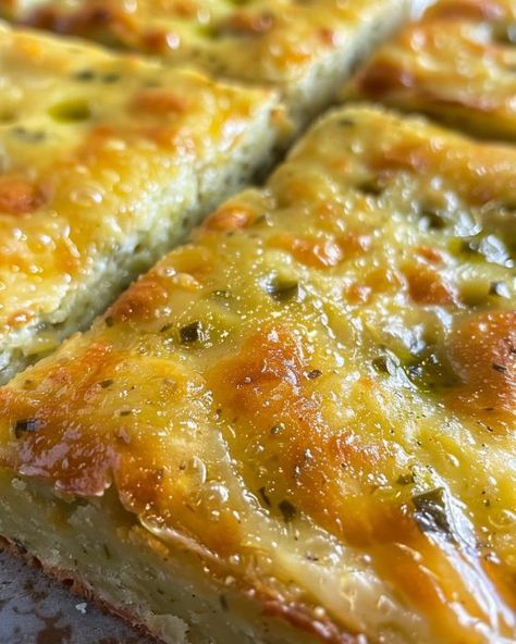 Easy Delish Appetizers, Green Chili Cheese Squares, Hors Derves Appetizers, Sides For Chili, What To Serve With Chili, Eggs Quiche, Cooktop Cove, Recipes Chili, Cheese Squares