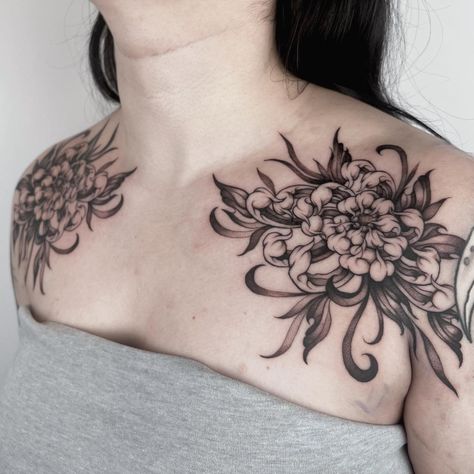 🌙 Chrysanthemum shoulder caps🌙 For Francheska. Done at the lovely Laughing Buddha in Seattle. - - - #chrysanthemum #tattoo #blackwork #shoulder #chest #floral Chrysanthemum Chest Tattoo, Crasanthama Flower Tattoo, Chrsanthym Tattoo, Chrisantem Tattoo, Collar Bone Shoulder Tattoo, Chrysanthemum Tattoo Shoulder, Floral Chest Tattoo, Fem Tattoos, Chrysanthemum Flower Tattoo