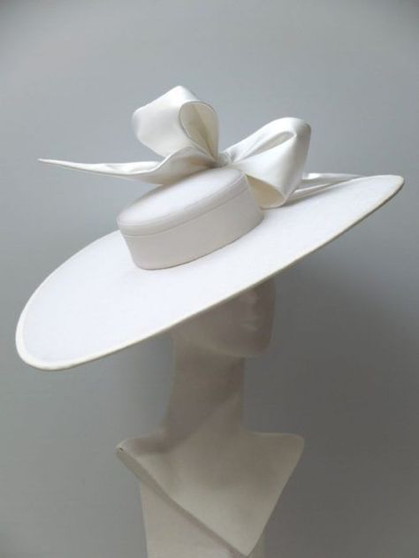 Wedding Pearl Jewelry, John Boyd, Summer Couture, Fascinator Hats Diy, Classy Hats, Bridal Hat, Elegant Hats, Kentucky Derby Hats, Hat Ideas