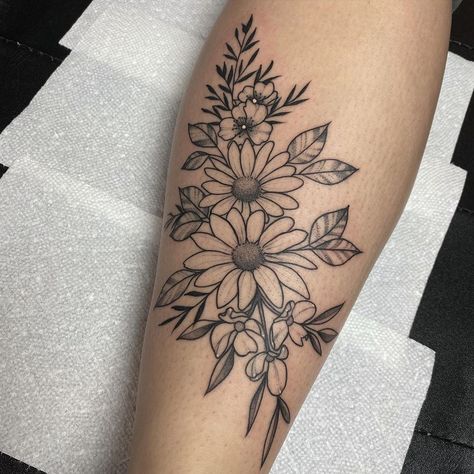 ♡ 𝕍𝕚𝕔𝕥𝕠���𝕣𝕚𝕒 𝕂𝕣𝕒𝕧𝕖𝕔 ♡ on Instagram: “Got to do these wrapping flowers around the shin ✨ Thank you for looking! . . . #floraltattoo #flowertattoo #wildflowertattoo #legtattoo…” Flower Shin Tattoo, Full Leg Tattoos Women, Wrapping Flowers, Daisy Tattoo Designs, Shin Tattoo, Full Leg Tattoos, Wildflower Tattoo, Beautiful Flower Tattoos, Daisy Tattoo