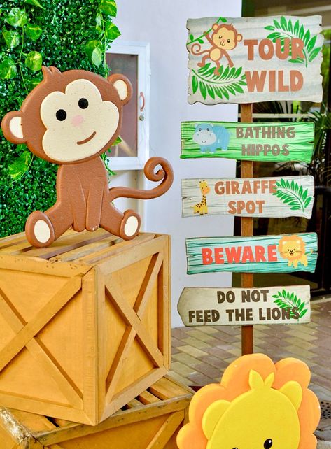 Jungle Theme Entrance Decor, Jungle Theme Classroom Decorations, Safari Theme Birthday Party, Jungle Theme Decorations, Safari Party Decorations, Jungle Theme Classroom, Theme Presentation, Reunion Decorations, Jungle Decorations