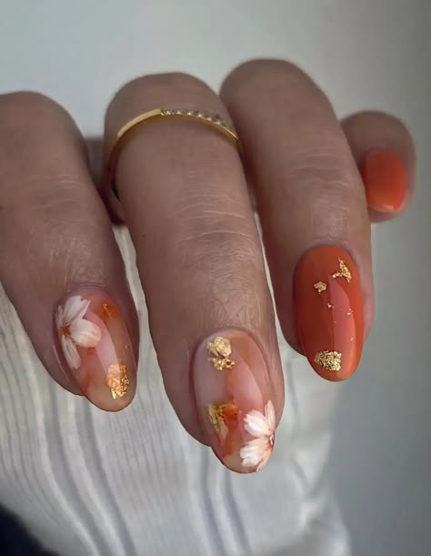 Terracotta Nails Wedding, Dusty Orange Nails, Nails For Burnt Orange Dress, Wedding Nails Orange, Nude And Orange Nail Designs, Rust Orange Nails Design, Fall Wedding Nails For Bride Burnt Orange, Autumn Wedding Nails For Bride, Colourful Wedding Nails