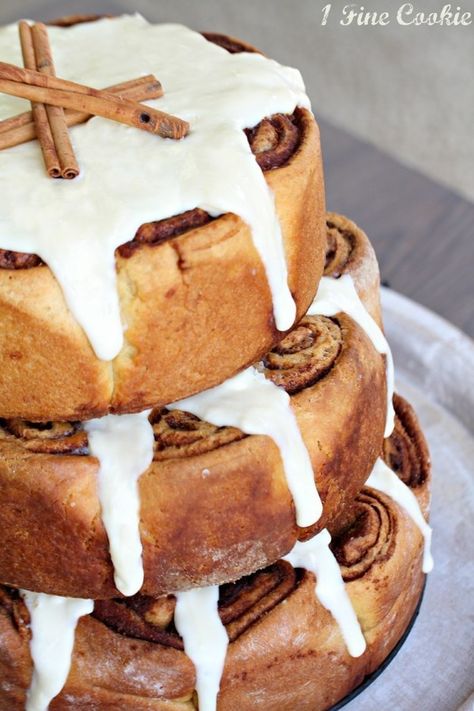 This spiced stack of cinnamon rolls. | 21 Beautiful Wedding Desserts That Are Better Than Traditional Cake Diy Cinnamon, Cream Cheese Frosting Cake, Cake Alternatives, Wedding Cake Alternatives, Traditional Wedding Cakes, Traditional Wedding Cake, Cinnamon Roll Cake, Traditional Cakes, Dessert Options