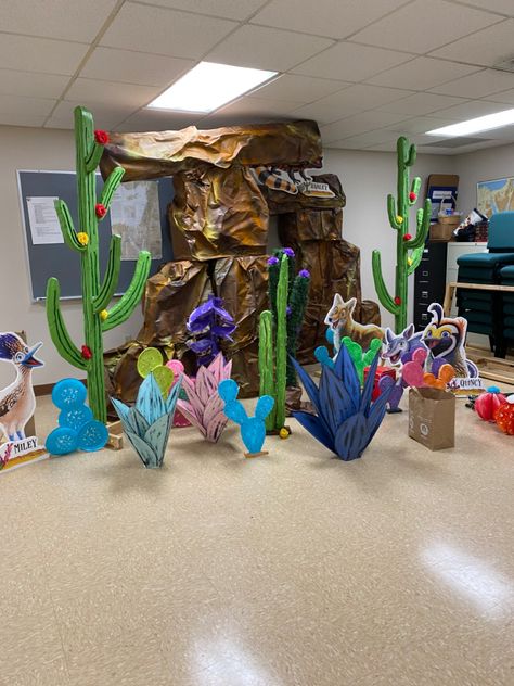 Desert Party Decor, Monumental Vbs, Rainforest Project, America Decor, Imagination Station, Desert Decor, Cactus Diy, Fun Deserts, Western Theme Party