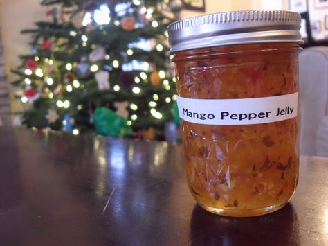 Mango Pepper Jelly, Pepper Jelly Recipes, Hot Pepper Jelly, Home Canning Recipes, Pepper Jelly, Cream Cheese Spreads, Jam And Jelly, Mango Recipes, Jelly Recipes