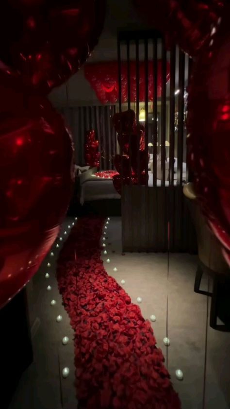 Gf Proposal Ideas, Birthday Room Surprise, Romantic Room Surprise, Romantic Room Decoration, Romantic Date Night Ideas, Richest Man, Romantic Surprise, Romantic Room, Cute Couple Gifts