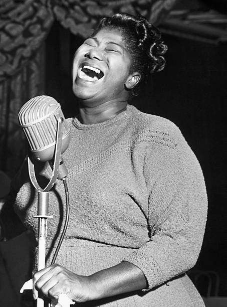 Mahalia Jackson Pictures and Photos - Getty Images Mahalia Jackson, Old School Music, Southern Gospel, Gospel Singer, Vintage Black Glamour, Black Music, Jazz Blues, Music Icon, Music Legends