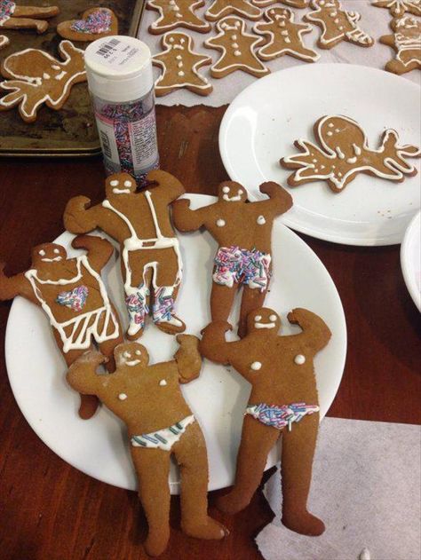 Dump A Day Random Pictures Of The Day - 57 Pics Gingerbread Man Ideas Decorating, Gingerbread Man Cookie Recipe, Gym Cake, Gingerbread Men Cookies, Merry Christmas Everybody, Meal Prep Snacks, Sweet Dishes Recipes, Gingerbread Man Cookies, Christmas Gingerbread Men