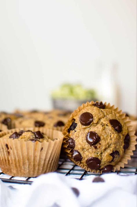 These Chocolate Chip Zucchini Muffins are silly easy to make in your blender and beyond delicious. Loaded with veggies and studded with chocolate. So, basically they are pretty much the best thing ever! Oh! And they are naturally gluten free, dairy-free and can be easily made nut-free. Muffins Photography, Chocolate Chip Oatmeal Muffins, Banana Oatmeal Muffins Healthy, Moist Pumpkin Muffins, Muffins Banana, Oatmeal Chocolate Chip Muffins, Bright Photography, Zucchini Chocolate Chip Muffins, Yogurt Banana