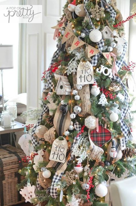 Cottage Christmas | Best Way to Decorate Christmas Trees on a Budget: Inexpensive or Free & Easy Holiday Ornaments & Decorations Buffalo Check Christmas Decor, Best Christmas Tree Decorations, Blue Christmas Decor, Plaid Christmas Decor, Buffalo Check Christmas, Farmhouse Christmas Tree, Plaid Christmas Tree, Unique Christmas Trees, Cottage Christmas