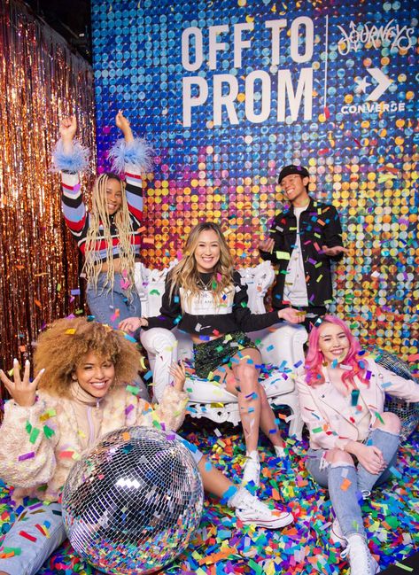 A Look Back at Spring 2019's 10 Most Colorful Event Ideas | BizBash New York High Line, Colorful Event, Prom Event, Brand Activations, High School Prom, School Prom, Prom Theme, Beauty Vlogger, Prom Photos