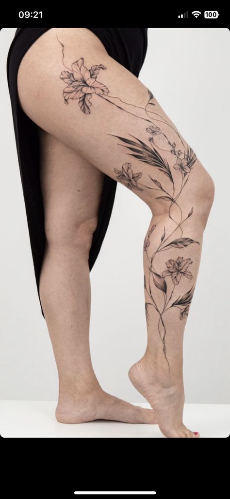 Floral Thigh Wrap Around Tattoo, Leg Tattoos Nature, Full Leg Flower Tattoo, Flowers Leg Tattoo, Thigh Wrap Around Tattoo, December Tattoo, Single Tattoo, Tattoos Inspos, Flower Leg Tattoos