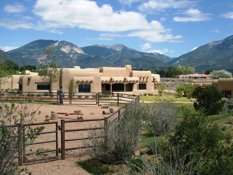 New Mexico Ranch, New Mexico Aesthetic, Carlsbad New Mexico, Mexico Homes, Adobe Houses, Modern Country Living, New Mexico Homes, Adobe Design, Taos New Mexico