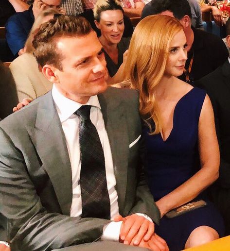 Sarah Rafferty And Gabriel Macht, Darvey Suits, Suits Cast, Donna Harvey, Donna Suits, Suits Tv Series, Harvey Specter Suits, Suits Quotes, Sarah Rafferty