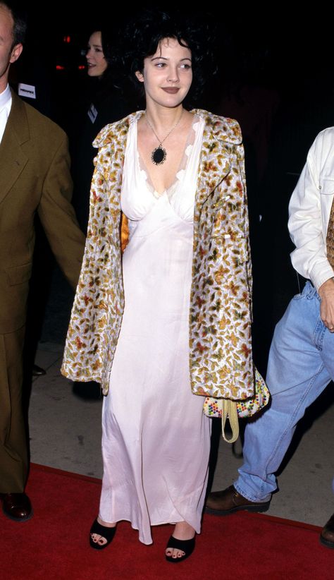 Drew Barrymore 90s, Drew Barrymore Style, 90s Style Icons, Juergen Teller, Courtney Love, Alice In Chains, 90s Outfit, Drew Barrymore, Estilo Punk