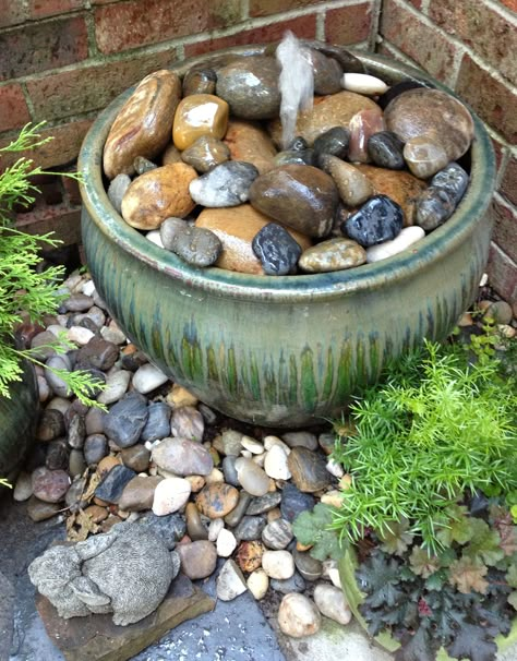 Fountain in a pot. Water Feature With Pots, Clay Pot Water Fountain, Planted Fountain, Porch Fountain, Container Fountain, Pot Fountain, Backyard Water Fountains, Container Water Gardens, Solar Water Fountain