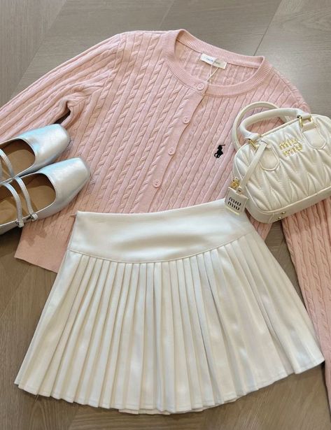 Pink Aesthetic Outfits, Light Pink Aesthetic, Fame Clothes, Coquette Pink, Regina George, Elegant Feminine, Ralph Lauren Outfits, 가을 패션, Really Cute Outfits