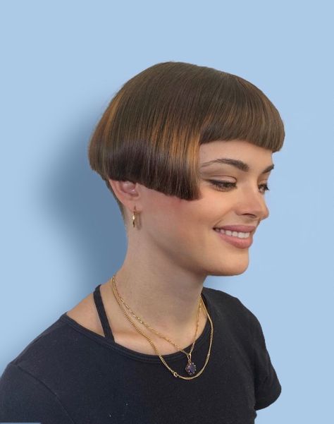 Short Hairstyles With Curtain Bangs, Hairstyles For A Round Face, Bobbed Haircuts, Short Hair Tutorials, Mini Bob, Micro Bangs, Ladies Hairstyles, Bobbed Hair, Cute Bob Hairstyles