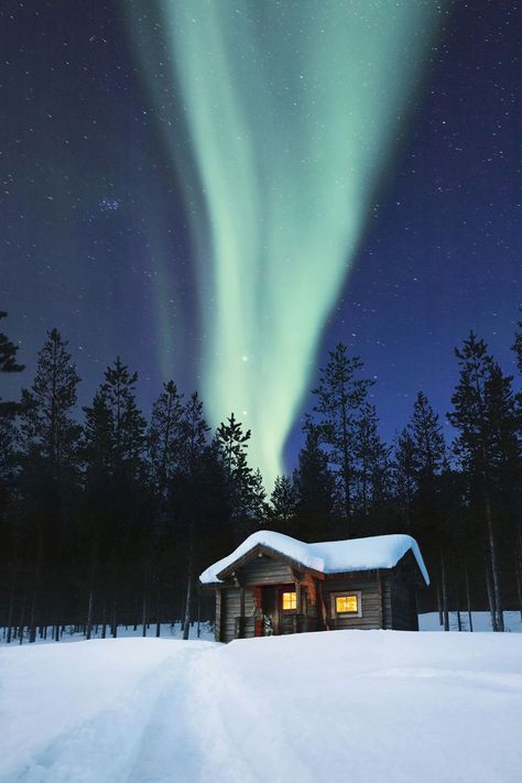 16 Cozy Photos of Log Cabins In the Snow That Will Make You Want to Hibernatecountryliving Cabins In The Snow, Cozy Photos, Cabin In The Snow, Snow Cabin, Mountain Architecture, Winter Szenen, Winter Cabin, A Cabin, Cabin In The Woods