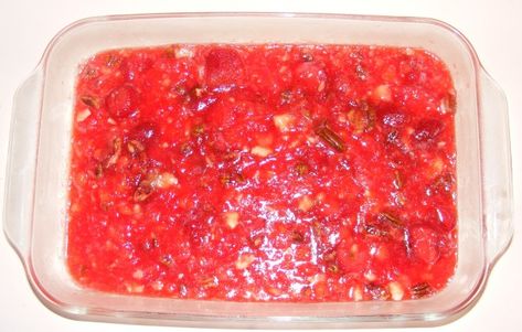 strawberry nut salad Jello With Sour Cream Recipe, Strawberry Jello Salad, Nut Salad, Strawberry Salad Recipe, Congealed Salad, Jello Mold Recipes, Jello Desserts, Sour Cream Recipes, Jello Salad