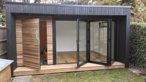 Explore these insulated garden buildings ideas and useful tips. For the wonderful ideas browse through the down below given pictures.  #InsulatedGardenBuildings Dold Dörr, Garden Office Ideas, Garden Office Shed, Garden Gym, Garden Room Ideas, Garden Pods, Office Shed, Garden Offices, Garden Cabins