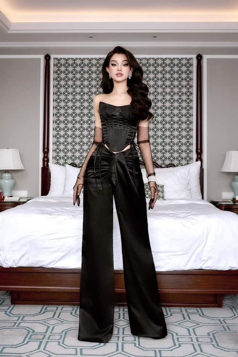 Kpop Idol Formal Outfit, Pantsuit Aesthetic, Luxury Outfits Classy Chic, Woman Suit, Classy Prom Dresses, Pose Fotografi, Woman Suit Fashion, Looks Black, Looks Chic