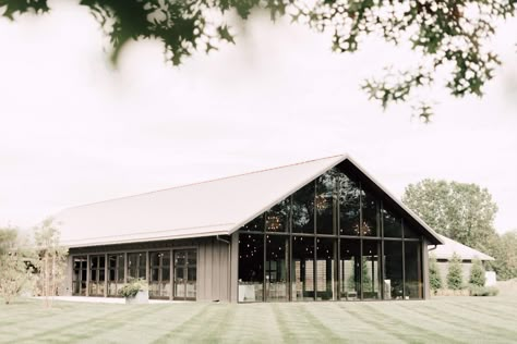 Wedding Venue With A View, Barndominium Wedding Venues, Wedding Venue By Water, Wedding Venue Building Plans, Barndominium Wedding Venue Ideas, Mexico Venues, Pole Barn Wedding Venues, Wedding Venue Names, Wedding Venue Layout