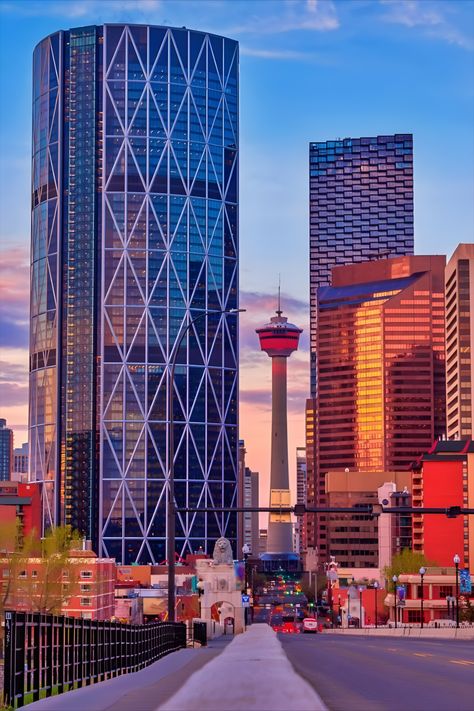 EXPLORE DOWNTOWN CALGARY, ALBERTA, CANADA Bucket List Adventure, Canadian House, Downtown Calgary, British Columbia Travel, Johnston Canyon, Maligne Lake, Canada City, Dream Trips, Bridge City