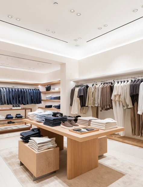 Men Store Design, Retail Store Photography, Minimalist Clothing Store, Men Clothes Shop, Fashion Store Design, Interior Clothing, Retail Interior Design, Luxury Closets Design, Wood Store