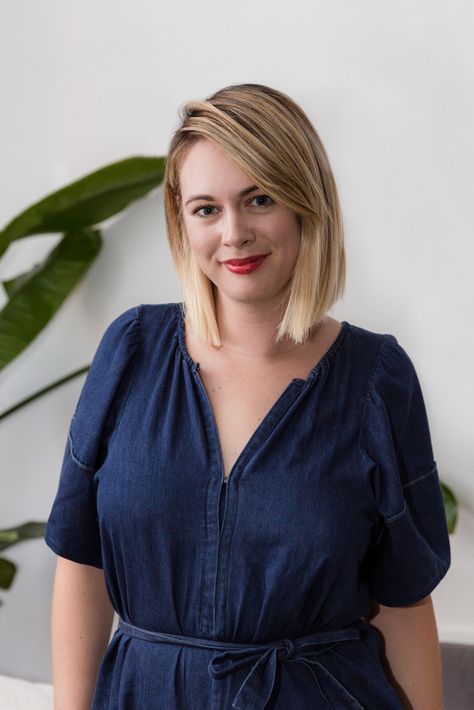 Roman Hair, Dinner Party Style, Alison Roman, Brooklyn Home, Person Photography, Fresh Eucalyptus, Roman Style, Low Light Plants, Roman Fashion