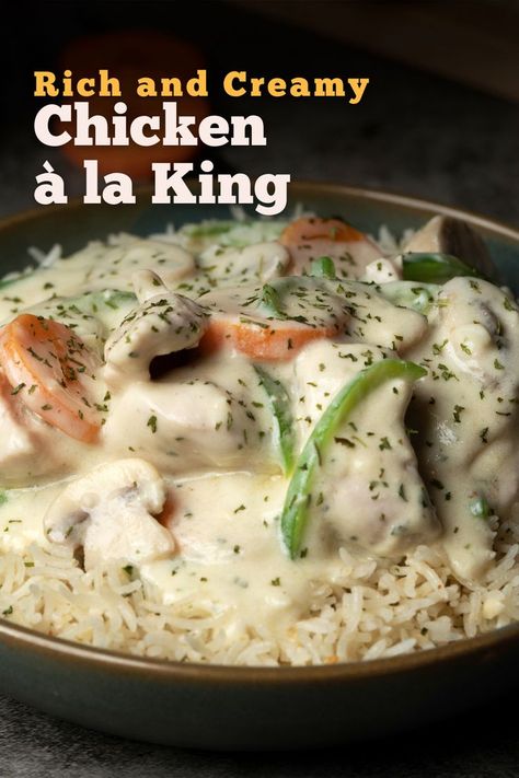 Chicken a la King is a rich and creamy #EasyDinnerRecipe. It is the one of the most prominent dishes in #FrenchCooking. You can now make this #ChickenalaKing with Cookd’s simple recipe and serve it hot. Don’t forget to try and share your feedback with us! Chicken Continental Recipe, Continental Dishes Recipes, Continental Food Recipes, Sauce Chicken Recipes, Chicken In Cream Sauce, Cream Sauce Chicken, Continental Recipes, Continental Food, Cream Sauce For Chicken