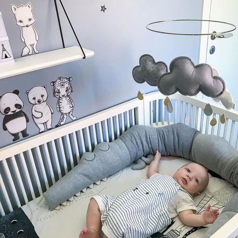 pinterest: @isabubbble Baby Pillow Bed, Baby Cot Bumper, Newborn Baby Bedding, Bed Bumper, Baby Crib Bumpers, Newborn Bed, Baby Bumper, Bed Bumpers, Diy Bebe