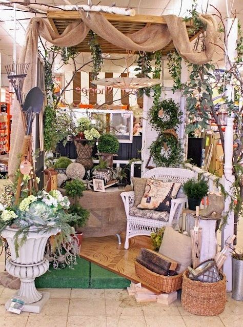 Vintage Show Off: Tips for a Narrow Booth - Make the Narrow Wall Look Wider Vintage Market Booth, Vintage Booth Display, Flea Market Booth, Muebles Shabby Chic, Antique Booth Displays, Antique Mall Booth, Antique Booth Ideas, Booth Decor, Craft Booth Displays