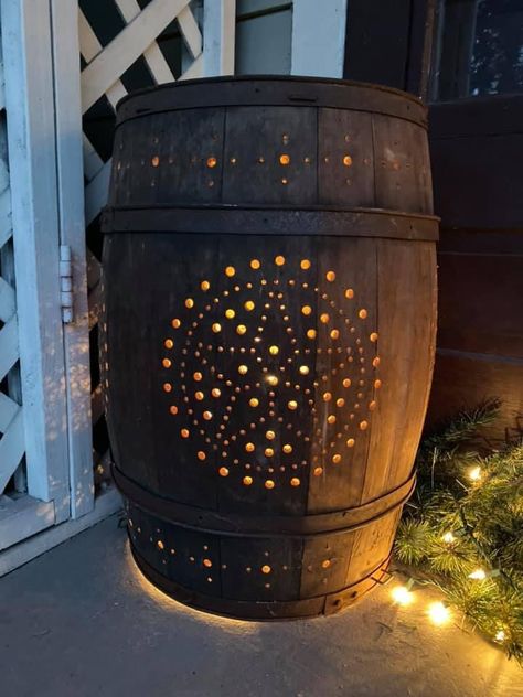 Wine Barrel Porch Light, Old Wooden Barrel Ideas, Nail Barrel Ideas, Whiskey Barrel Crafts, Barrel Lid Ideas, Bourbon Barrel Projects, Whiskey Barrel Ideas, Wine Barrel Ideas, Diy Upcycling Projects