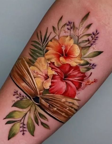 Yellow Hibiscus Tattoo, Hawaii Flower Tattoos, Tropisches Tattoo, Hibiscus Flower Tattoo, Aster Flower Tattoos, Tropical Flower Tattoos, Yellow Hibiscus Flower, Hawaiian Flower Tattoos, Hibiscus Flower Tattoos