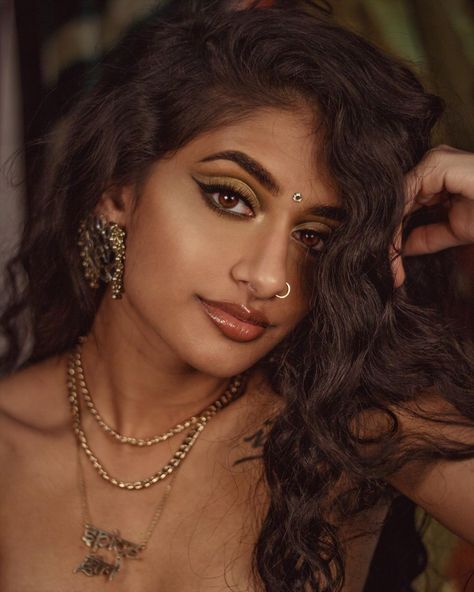 HAMEL ❊ PATEL on Instagram: “I haven’t done a bold look or cut crease like this in so long, I literally forgot how to do it 😂 I just don’t think bold looks are for me,…” Hamel Patel, Best Makeup Looks, Haircuts For Girls, Indian Photoshoot, Medium Long Hair, Indian Aesthetic, New Haircuts, Brown Girl, Cut Crease