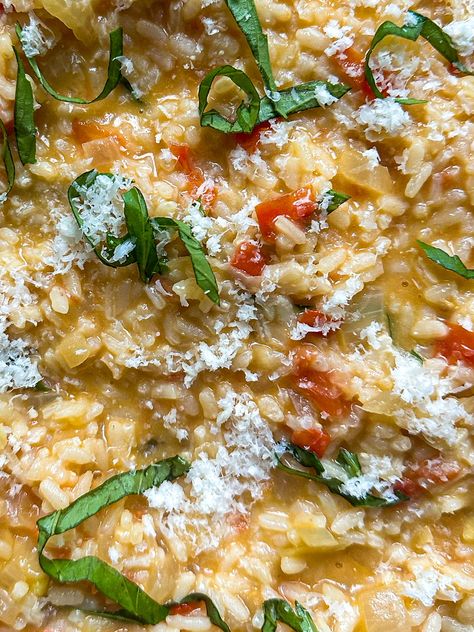 Rice With Tomatoes, Tomato Risotto Recipes, Italian Rice Dishes, What Is Risotto, Risotto Recipes Easy, Shrimp Risotto, Italian Rice, Tomato Risotto, Cooking Tomatoes